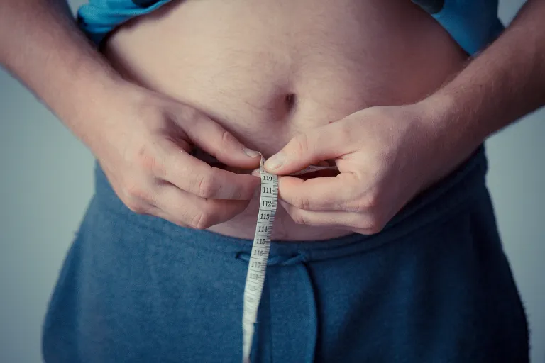 Jak se zbavit tuku na břiše? 11 tipů pro spalování tuků